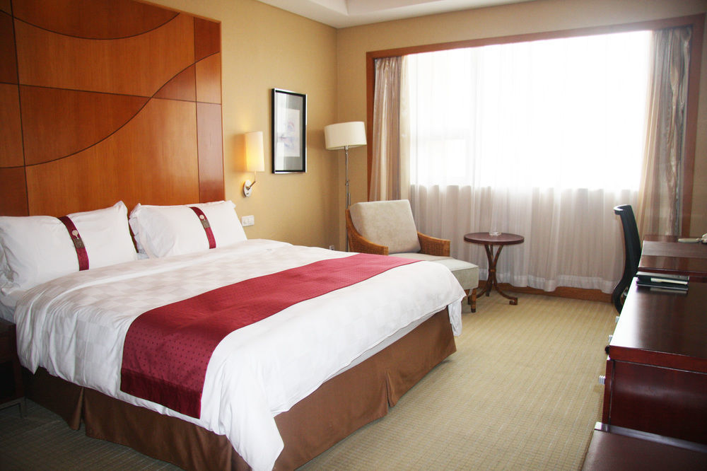 Holiday Inn Sea View Циньхуандао Экстерьер фото